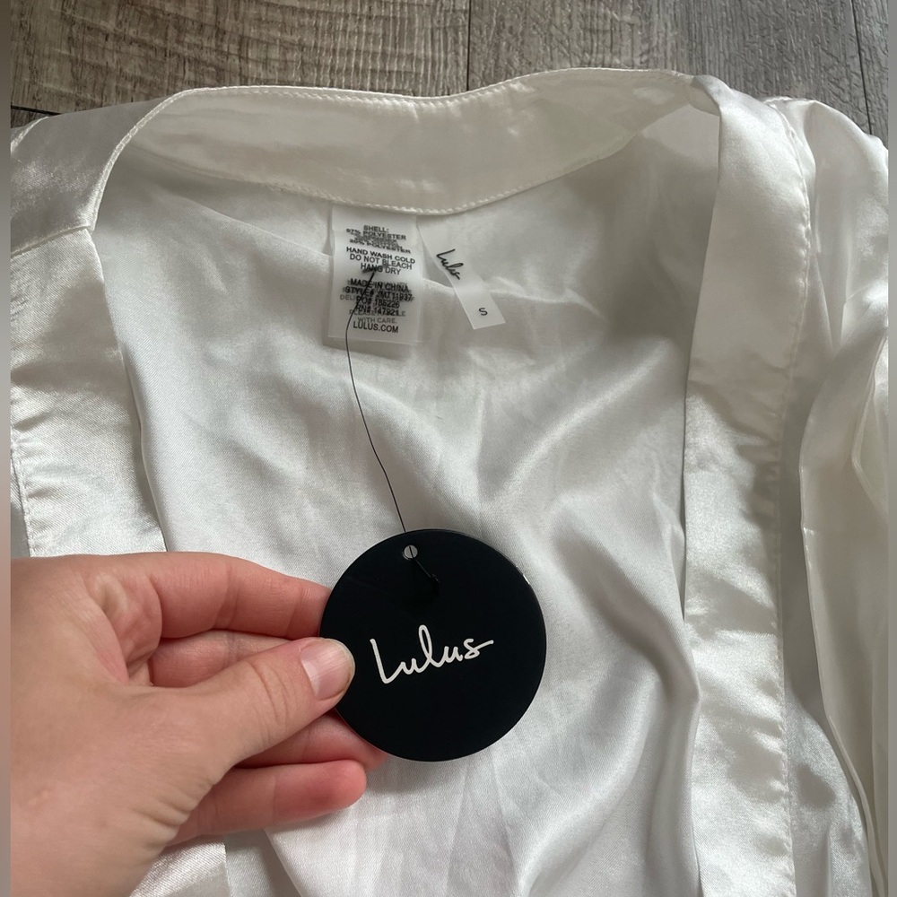 Lulu’s White Satin Robe - Picture 2 of 5